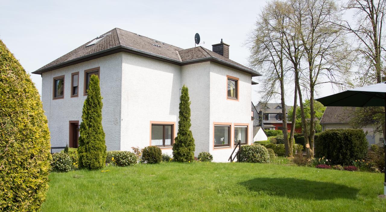 Bed and Breakfast Altes Forsthaus Мандершайд Экстерьер фото